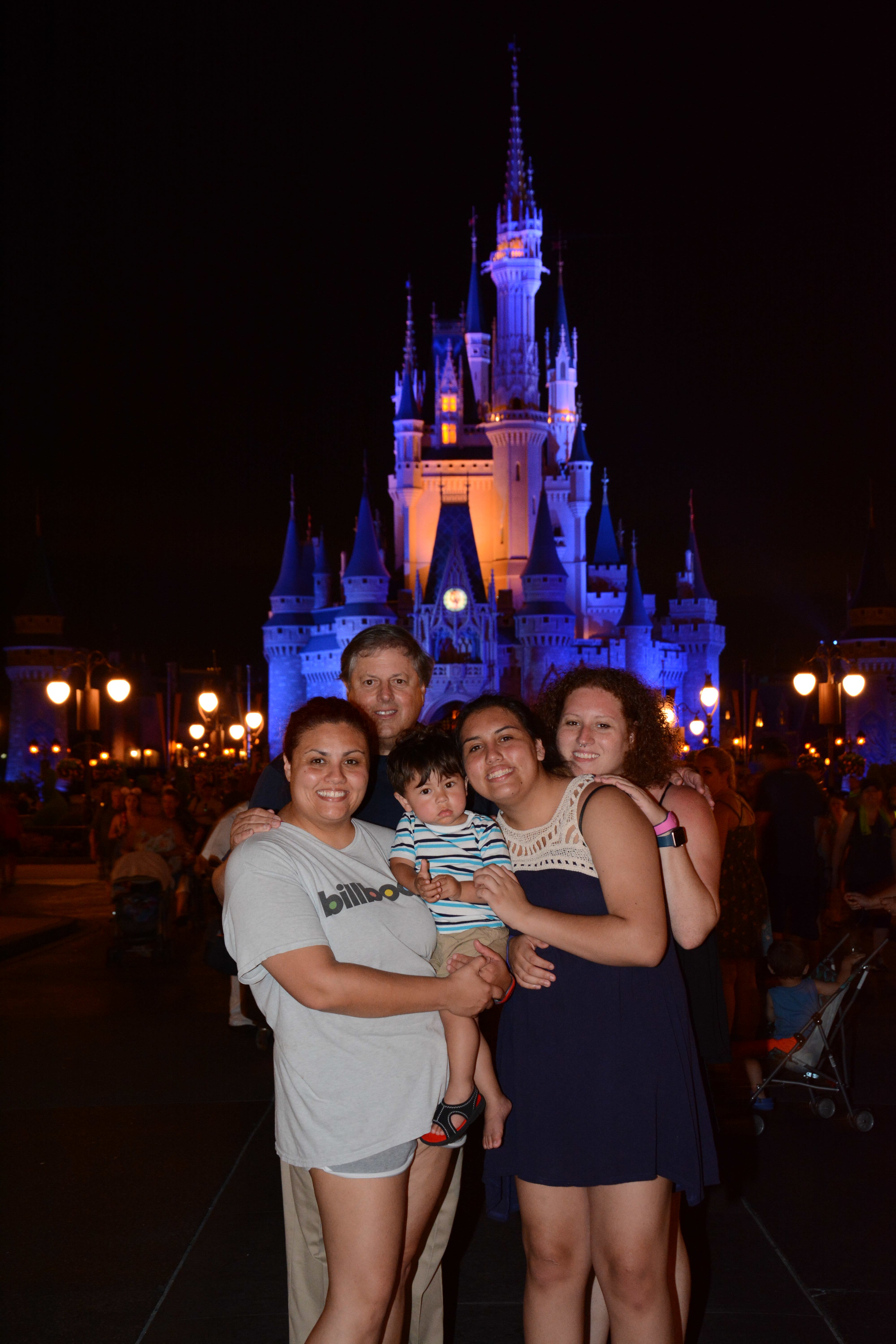 Family&disneycastle